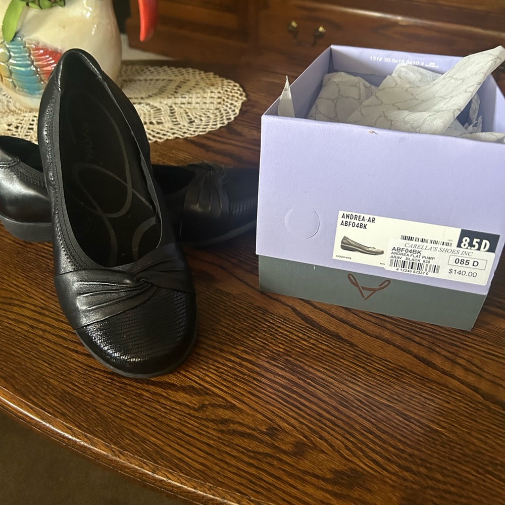 Aravon Black Women's Flats